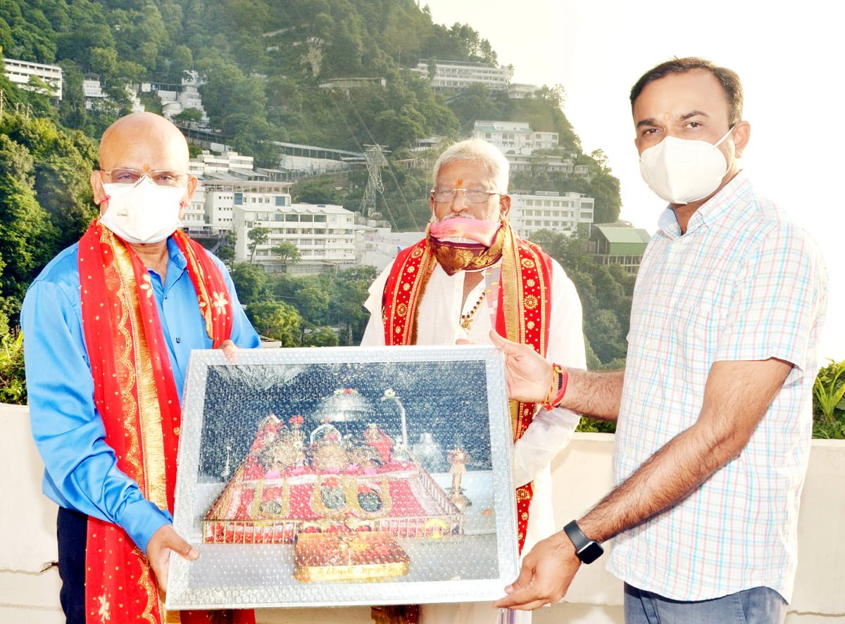 Tirupati Trust Board Chairman pays obeisance at Vaishno Devi