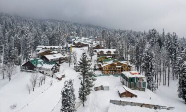Heavy Snowfall is heppning in Gulmarg, Kashmir during winters and tourist enjoying in Kashmir tour package