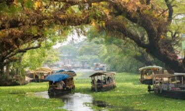 Kashmir tour package from Delhi