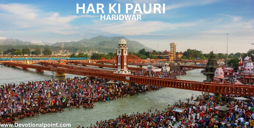 Har Ki Pauri (HARIDWAR) 8 Crowds at Har Ki Pauri Haridwar Ghat during a river ritual.