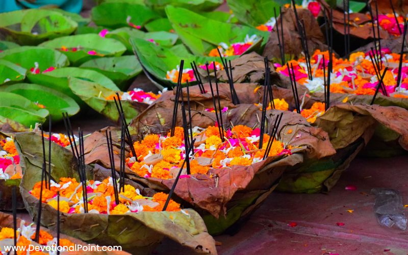 Ganga Aarti Haridwar - History, Location & Timings 8 Leaf diyas with flowers and incense sticks.