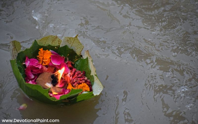 Ganga Aarti Haridwar - History, Location & Timings 2 lamps